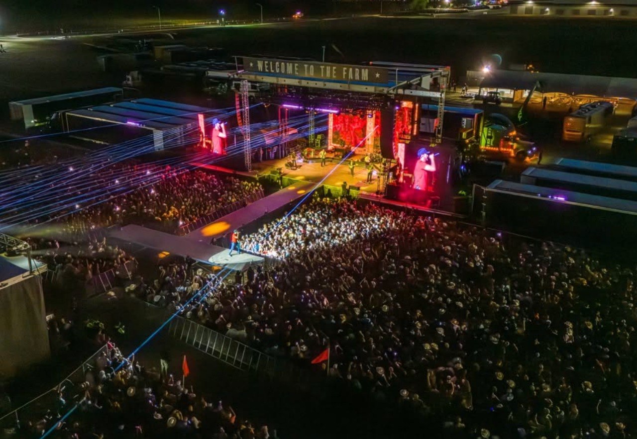 Sold-out Luke Bryan crowd at Mahon Ranch
